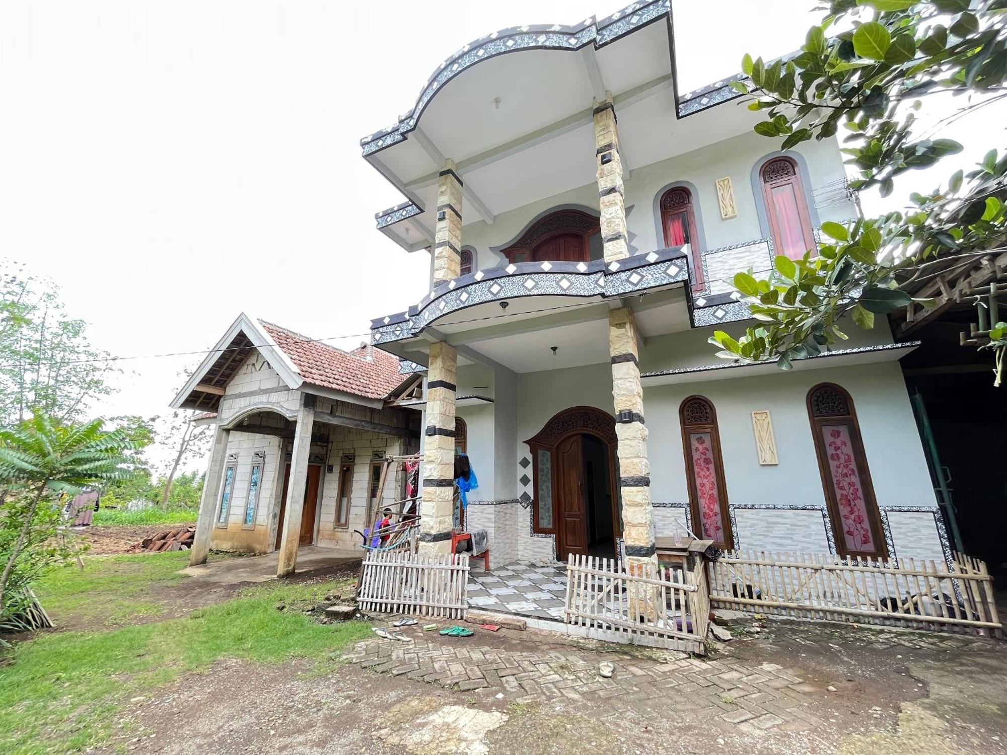 Hotel Spot On 93423 Kost Berkah Near Kebun Teh Wonosari Lawang Exterior foto